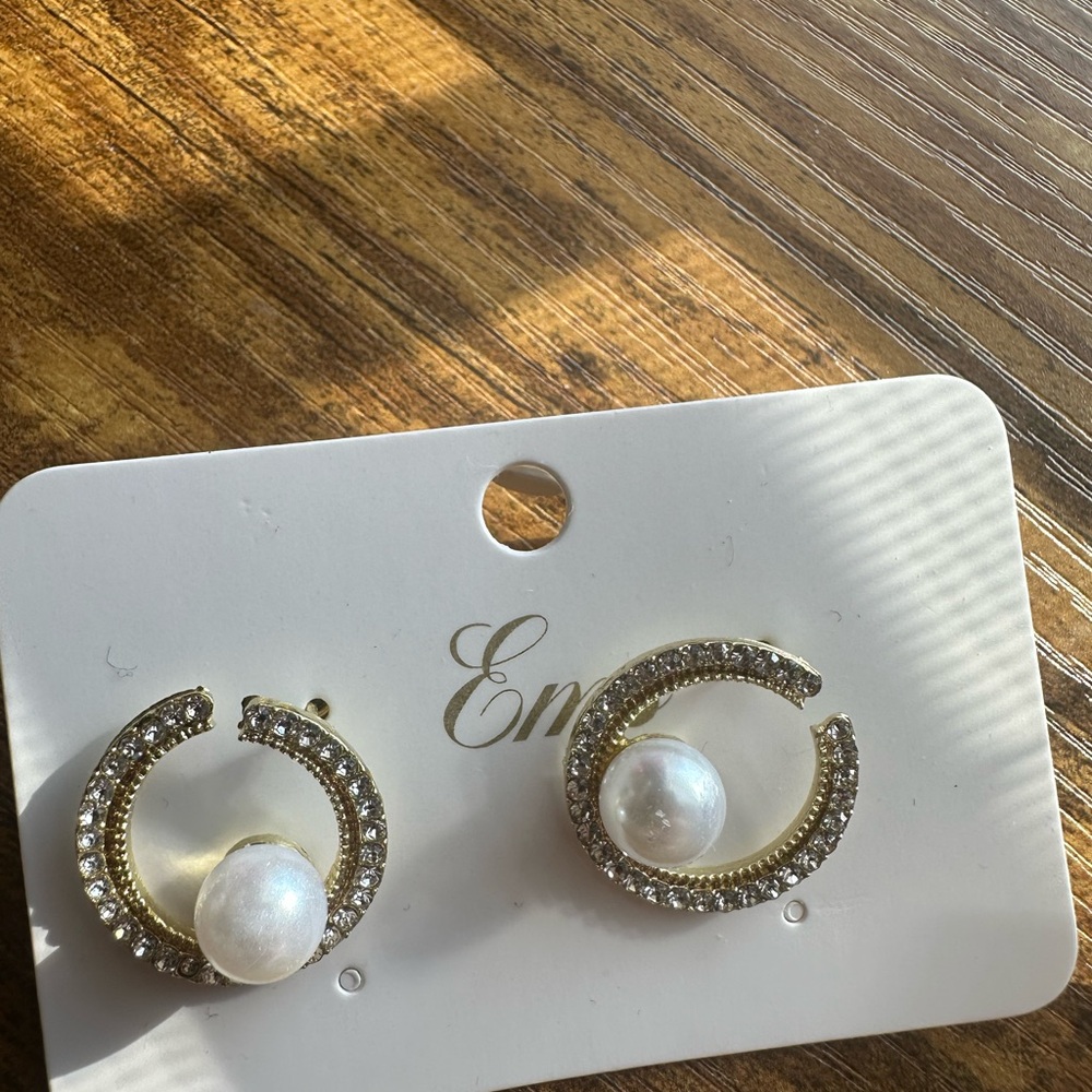 Elegant Earring Set with Pearl and Geometric Designs - Picture 5 of 6